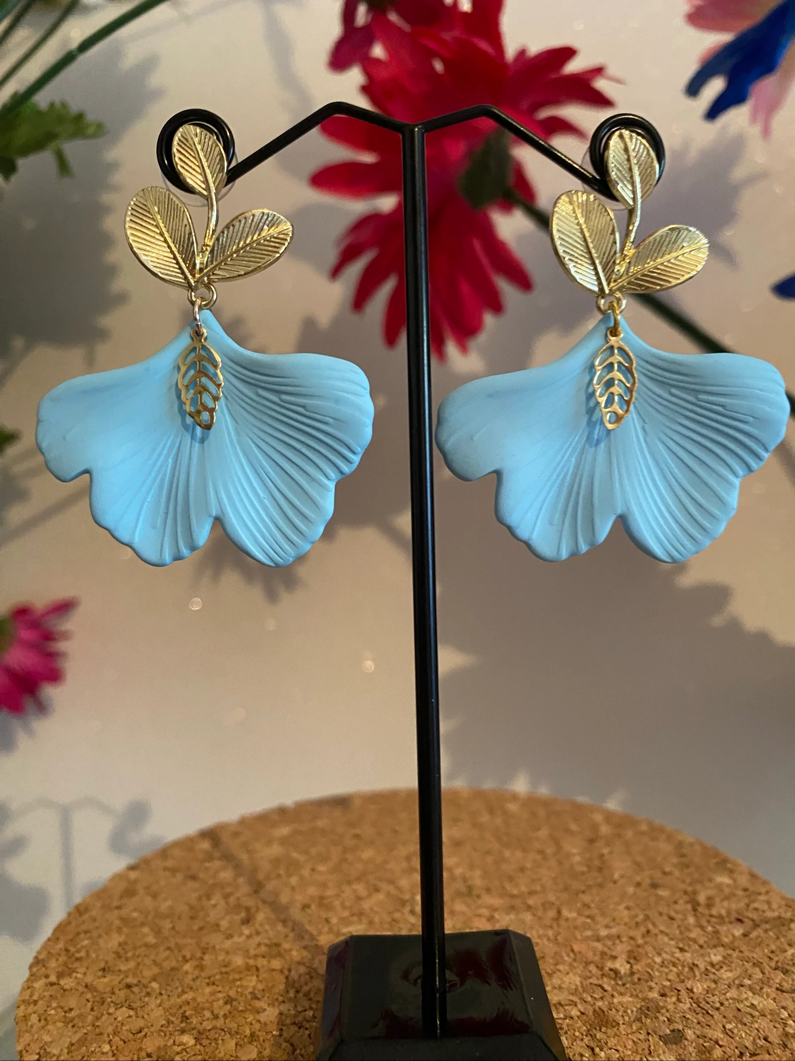 Boucles d’oreilles feuille de gingko bleu ciel